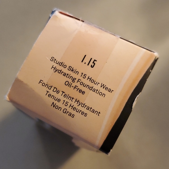 15 hour wear hydrating foundation - Picture 5 of 5